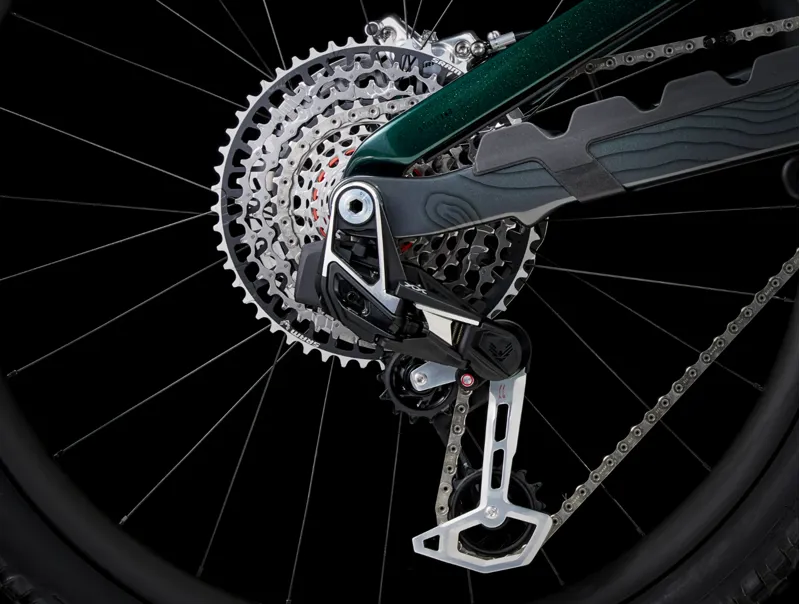 Trek Slash 9.9 XX AXS Gen 6 Full Suspension Mountain Bike 2024 in Daintree Green-2